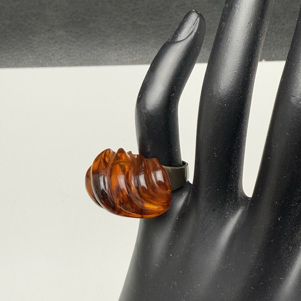 Bakelite Apple Juice Carved Pinky Ring Bulbous Size 3-1/2 Art Deco Vintage